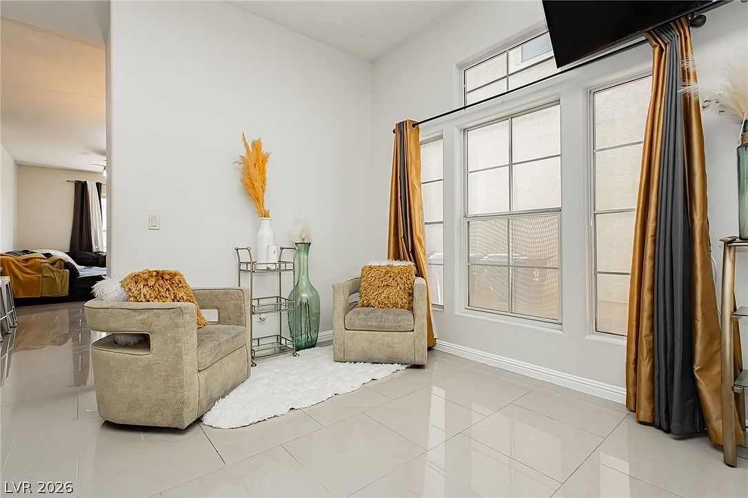2632 Rainbow Glow St — photo 2