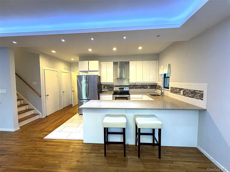 77 Sands Point Rd #1 — Photo 2