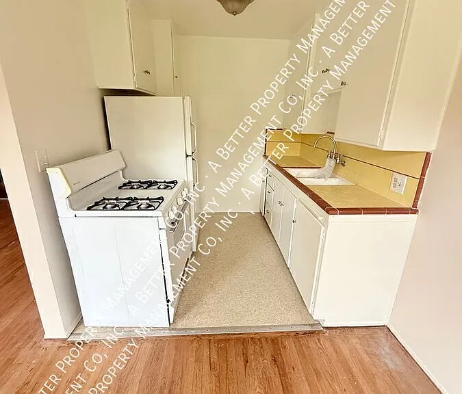 1135 E Appleton St #2 — Photo 3