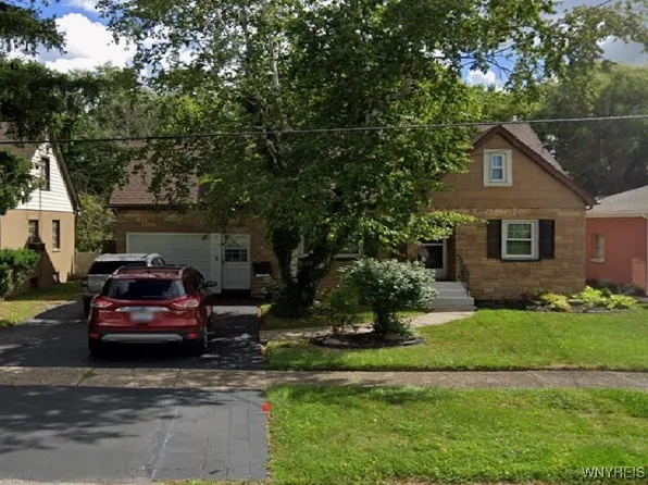 15 Pleasant St, Cheektowaga, NY 14225