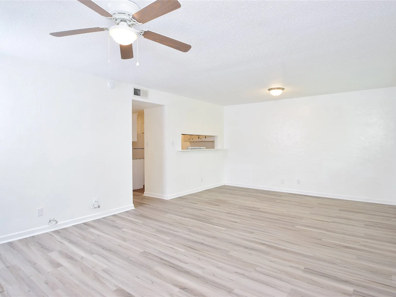 3 bed, 2.0 bath, 1150 sqft, $1,400 — Photo 4