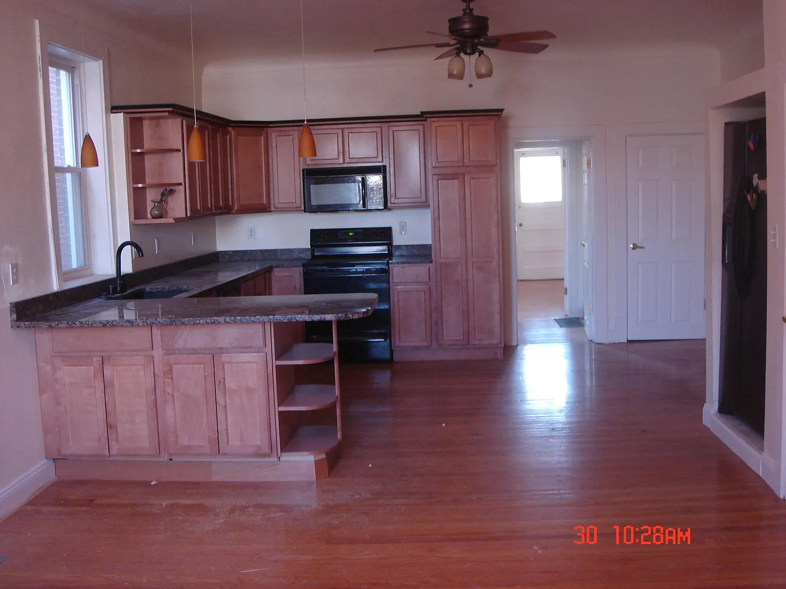 3 bed, 1920 sqft, $2,100 — Photo 1