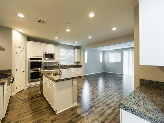 5th image of 10550 Borborema St