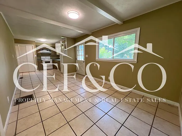 108 Overhill Dr — Photo 4