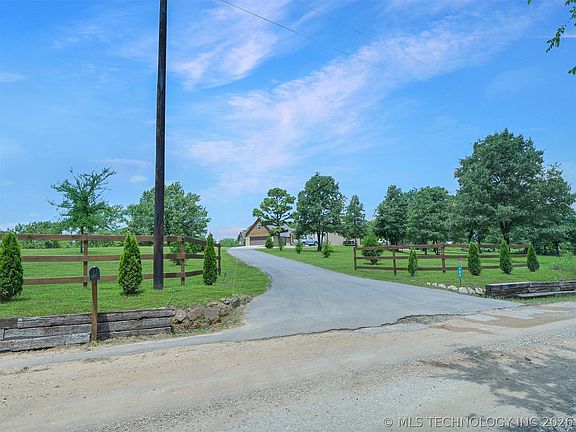 3rd image of 105 Rock House Rd