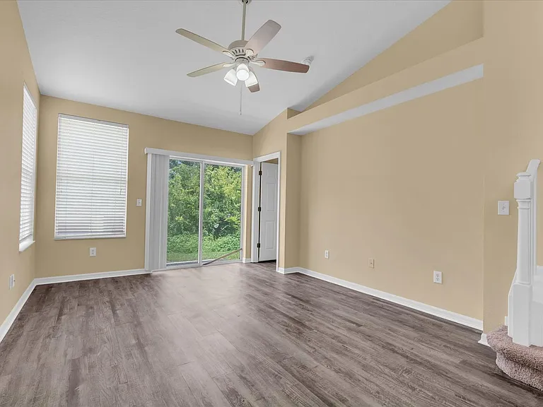 9624 Carlsdale Dr — Photo 5