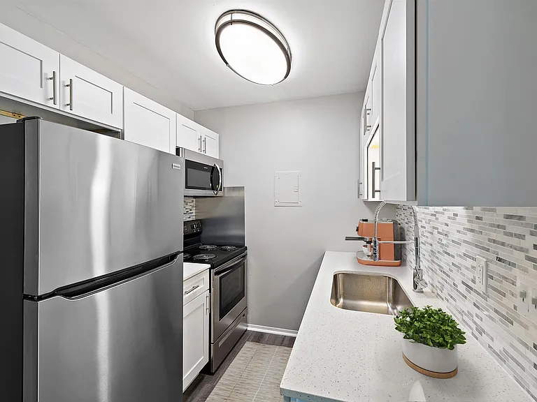 Town & Country Apartments - Wixom, MI — Photo 5