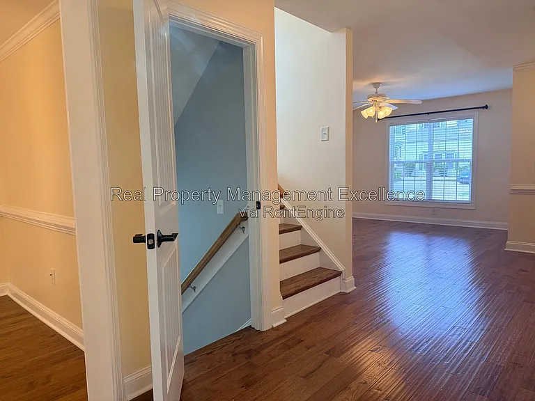 305 Holly Thorn Trce — Photo 11
