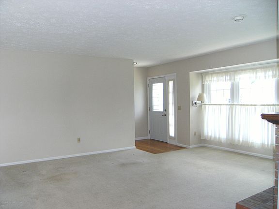 3rd image of 7212 Creekside Dr
