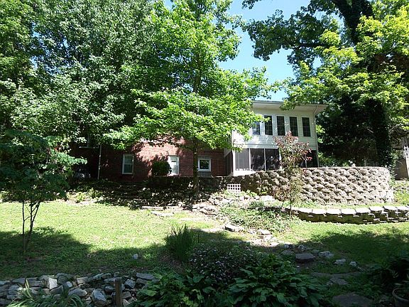 5th image of 251 Oakley Pl