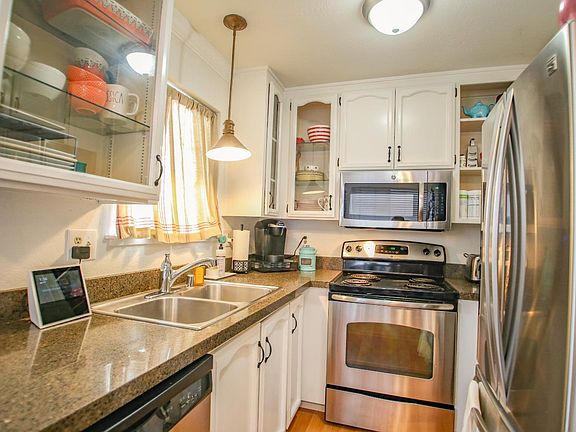 3rd image of 1456 Townview Avenue
