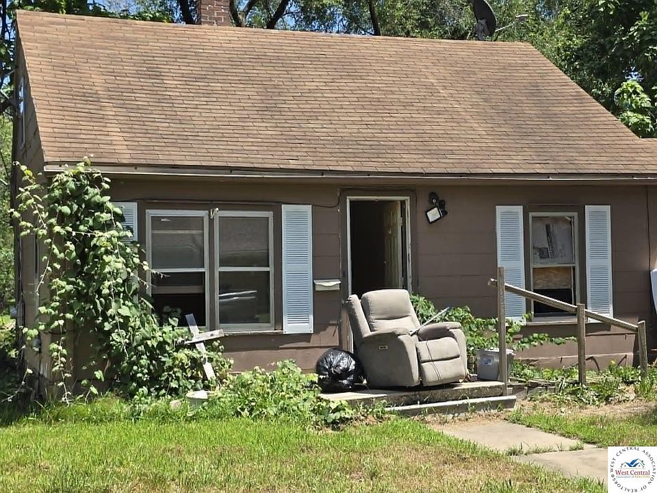 1st image of 320 N 6th St