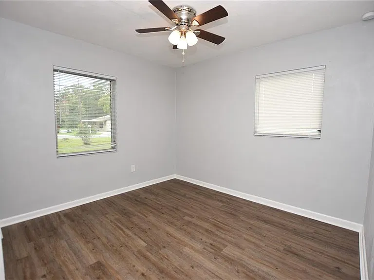 2445 Lakeview St — Photo 9
