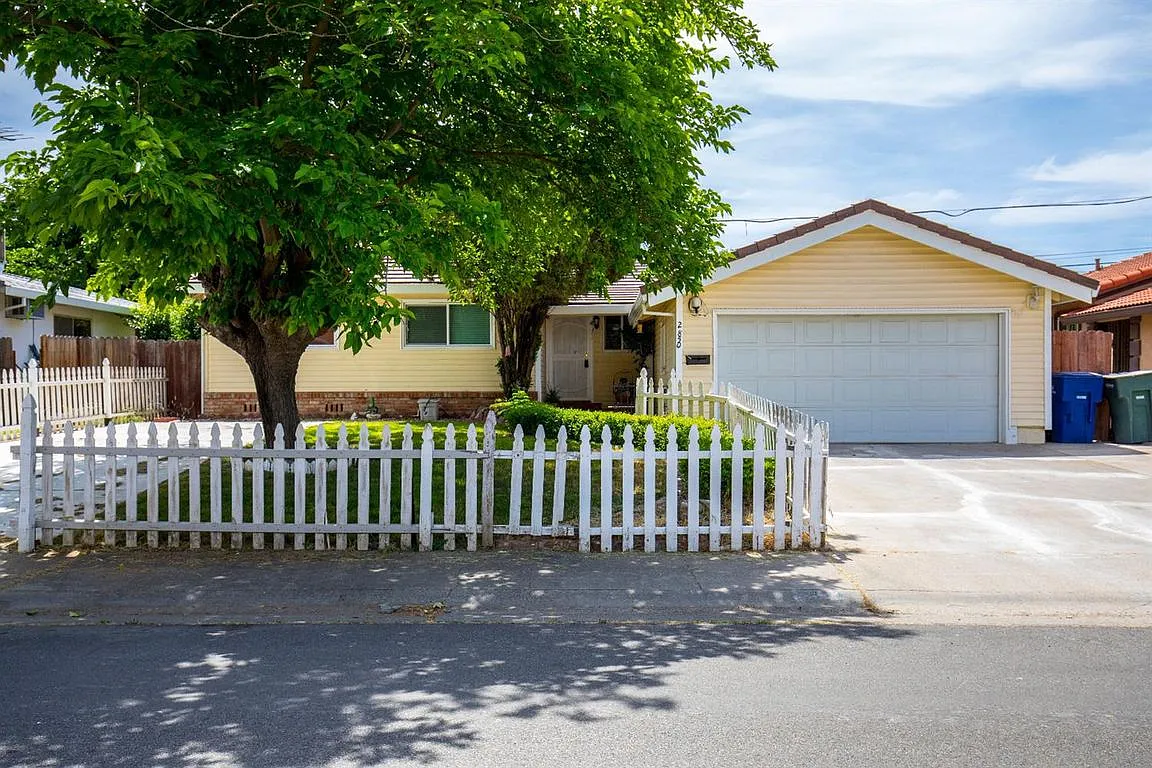 2850 67th Ave photo 1