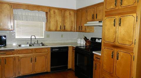 3rd image of 374 SW Short Leaf Dr