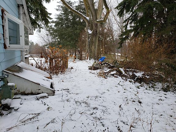 4th image of 730 Fuller Ave