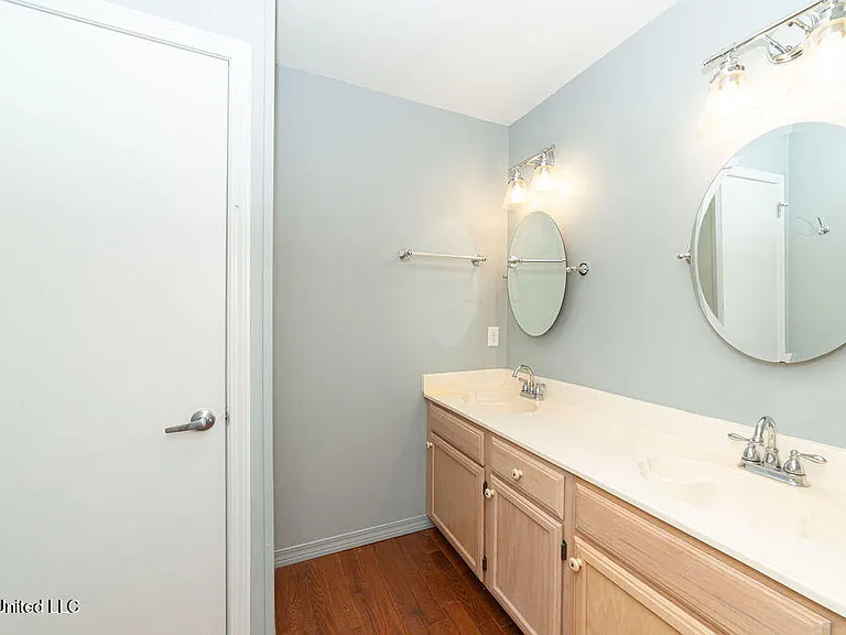 114 Menge Ave — Photo 19