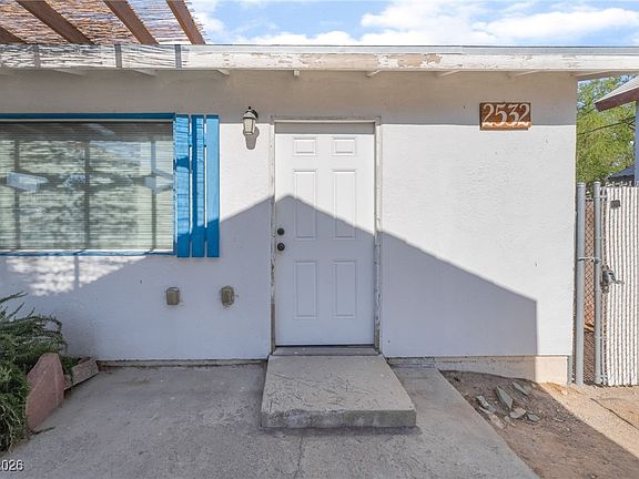 3rd image of 2532 Arrowhead St
