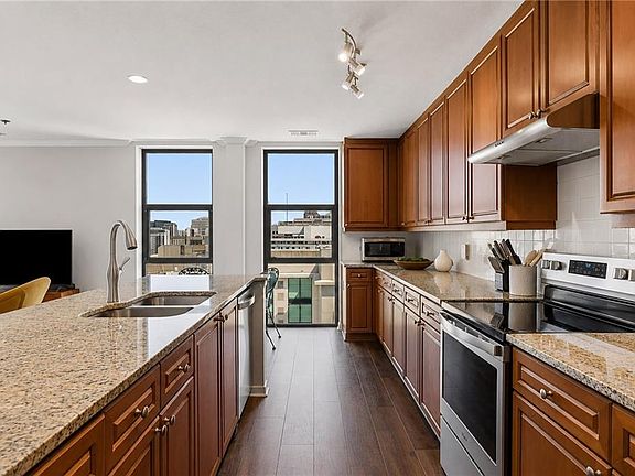 3rd image of 620 Peachtree St NE #Penthouse B