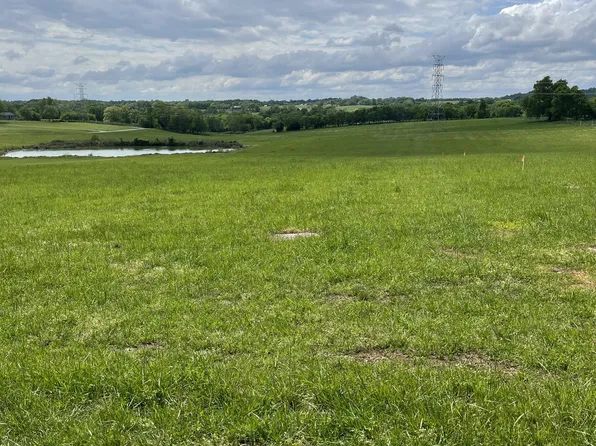 2 Walnut Grove Rd, Hartsville, TN 37074