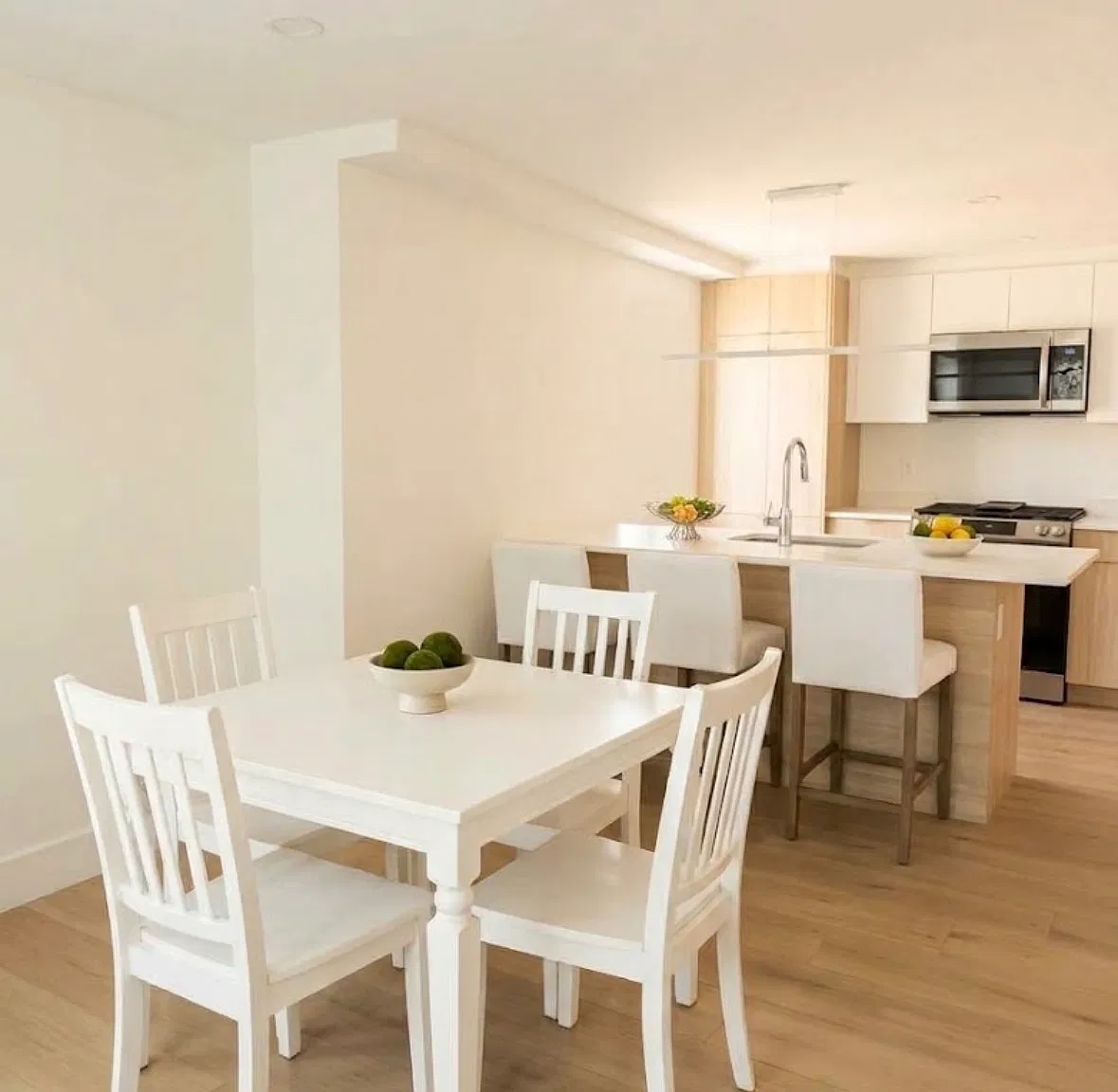 2 bed, 1020 sqft, $4,000 — Photo 1