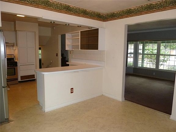 5th image of 6419 Santa Monica Dr