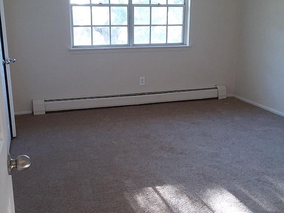 5th image of 35 Cedar Ln APT 8