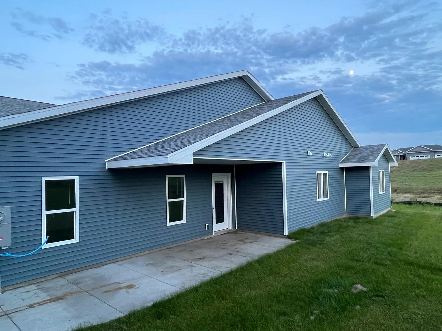 305 Post Oak Dr — Photo 2