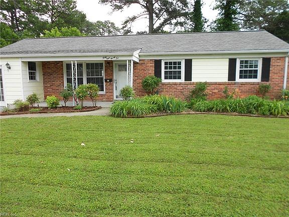 A gardeners paradise! Yard is filled with over ten different flower varieties.
