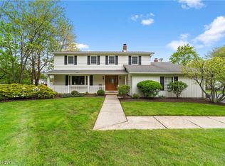 8730 Bainbridge Rd, Chagrin Falls, OH 44023