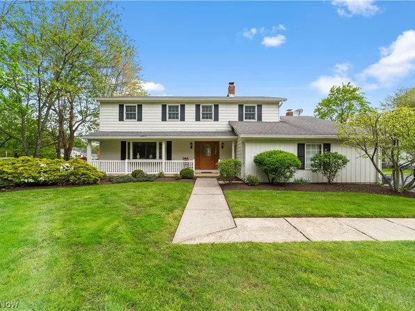 8730 Bainbridge Rd, Chagrin Falls, OH 44023