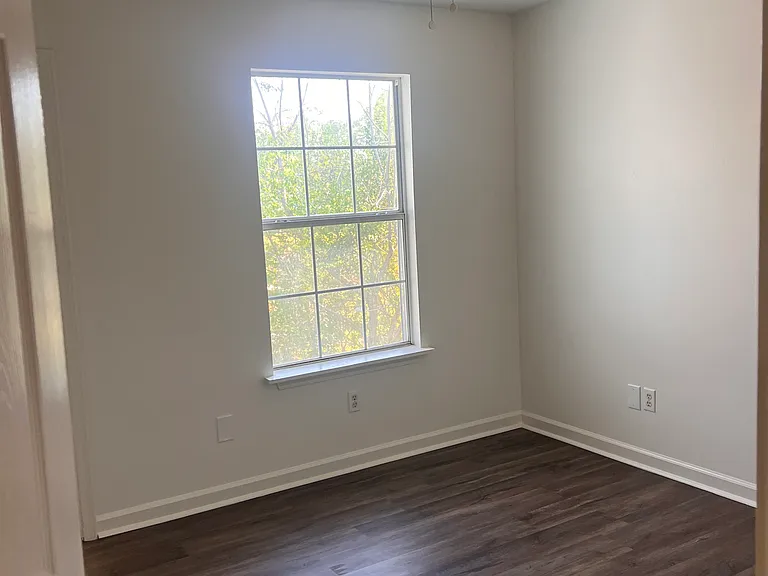 1000 N Red St #16 — Photo 2