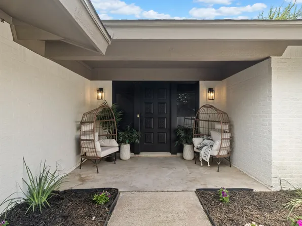 1532 Canyon Creek Dr W, Azle, TX 76020