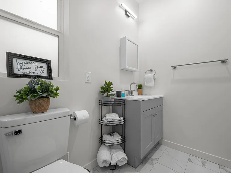1535 S Ogden Dr — Photo 15