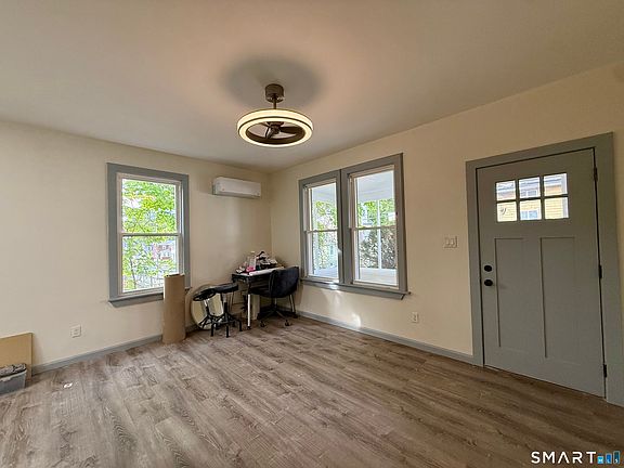 5th image of 22 Hawthorne Ave