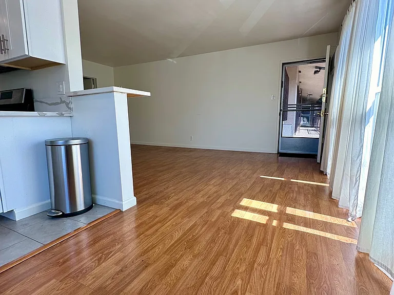 8347 Blackburn Ave #6 — Photo 9