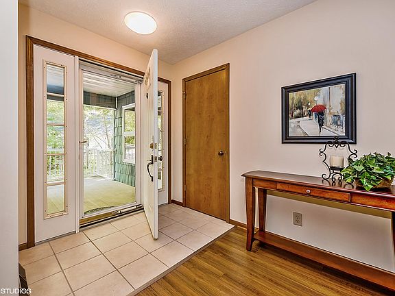 2nd image of 9726 Butternut Ct