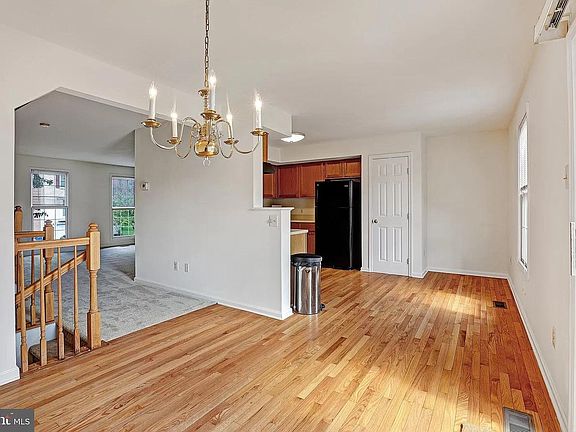 4th image of 136 Attic Ct