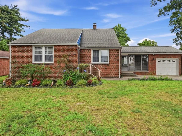 144 Beauregard Ter, Chicopee, MA 01020