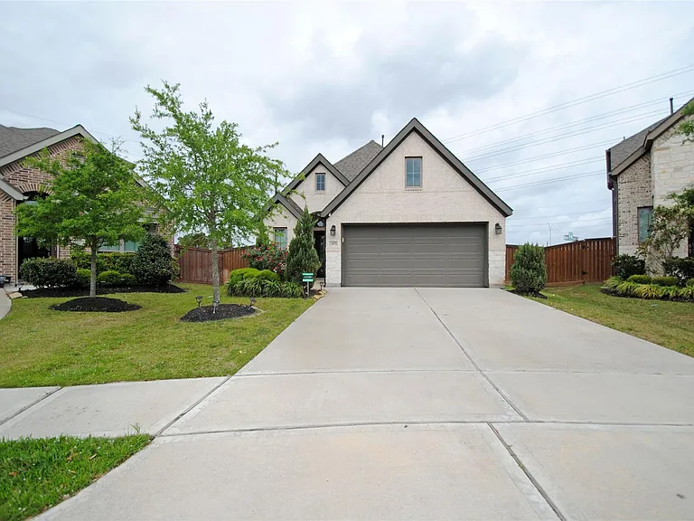 24978 Tidmor Ln — Photo 2