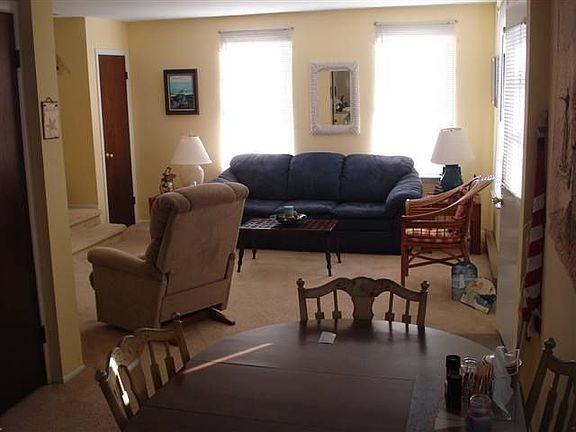 3rd image of 315 39th St W #A