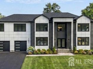 11 Williams Rd, Kendall Park, NJ 08824