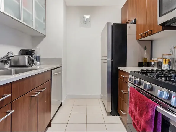 217 East 96th Street image 4 of 7