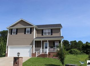 215 Prado Dr, Hurricane, WV 25526