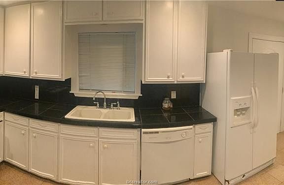 2nd image of 500 Nagle St