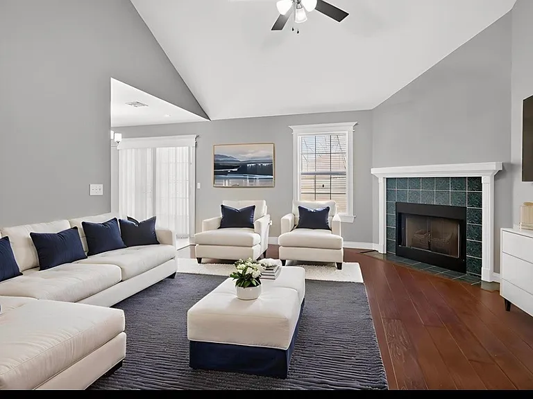 813 Marcus St — Photo 15