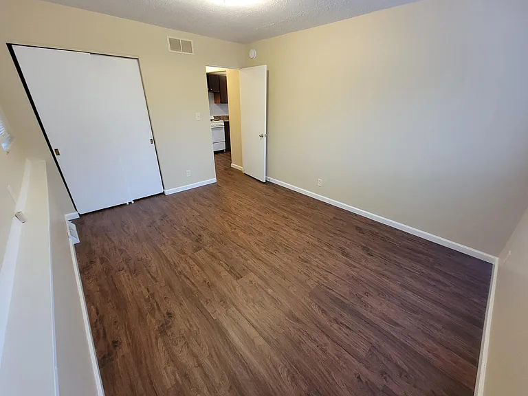 1090 Tonawanda Ave #1090 — Photo 10