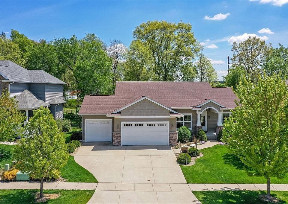 1st image of 945 Creekbend Dr