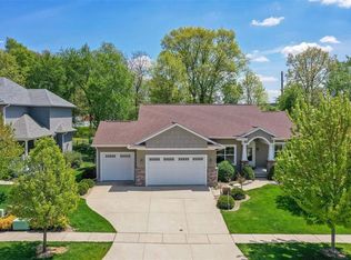 945 Creekbend Dr, Marion, IA 52302