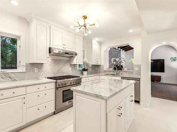 5th image of 5711 N Bay Rd